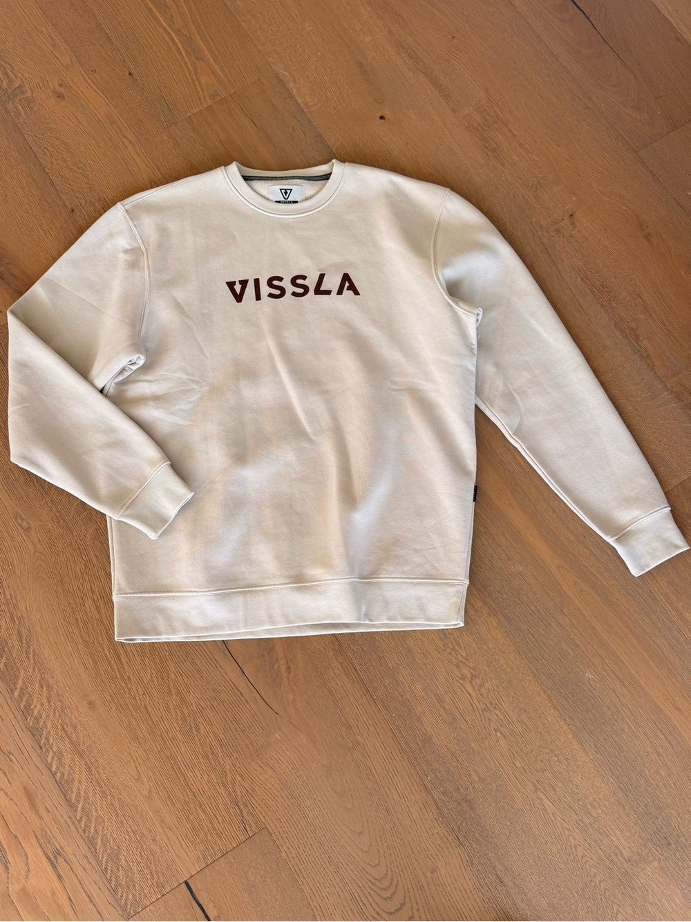 VISSLA Off-White Crewneck Sweatshirt with Chest Logo